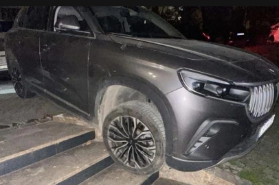 Son anda frenle kurtuldu! Merdivenleri fark etmeyen sürücü ölümden döndü