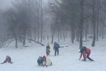 Kocaeli Kuzuyayla’da bayram sevinci karla buluştu