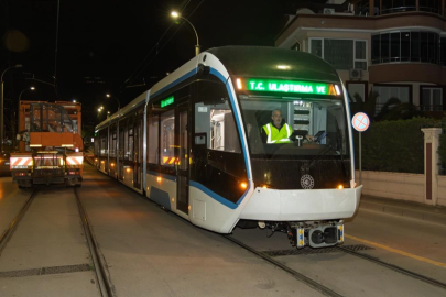 Kocaeli'nde Tramvayların 5'i Bir Yerde, Ulaşım Hızlı ve Güvende