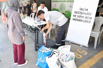 Atık Kağıtları Getiren Hediye Kazanıyor